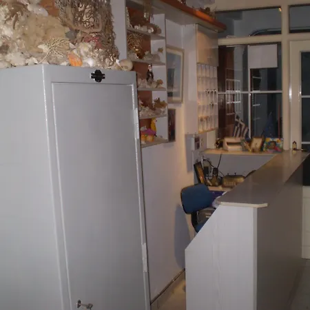 מלון דירות Galini 3*